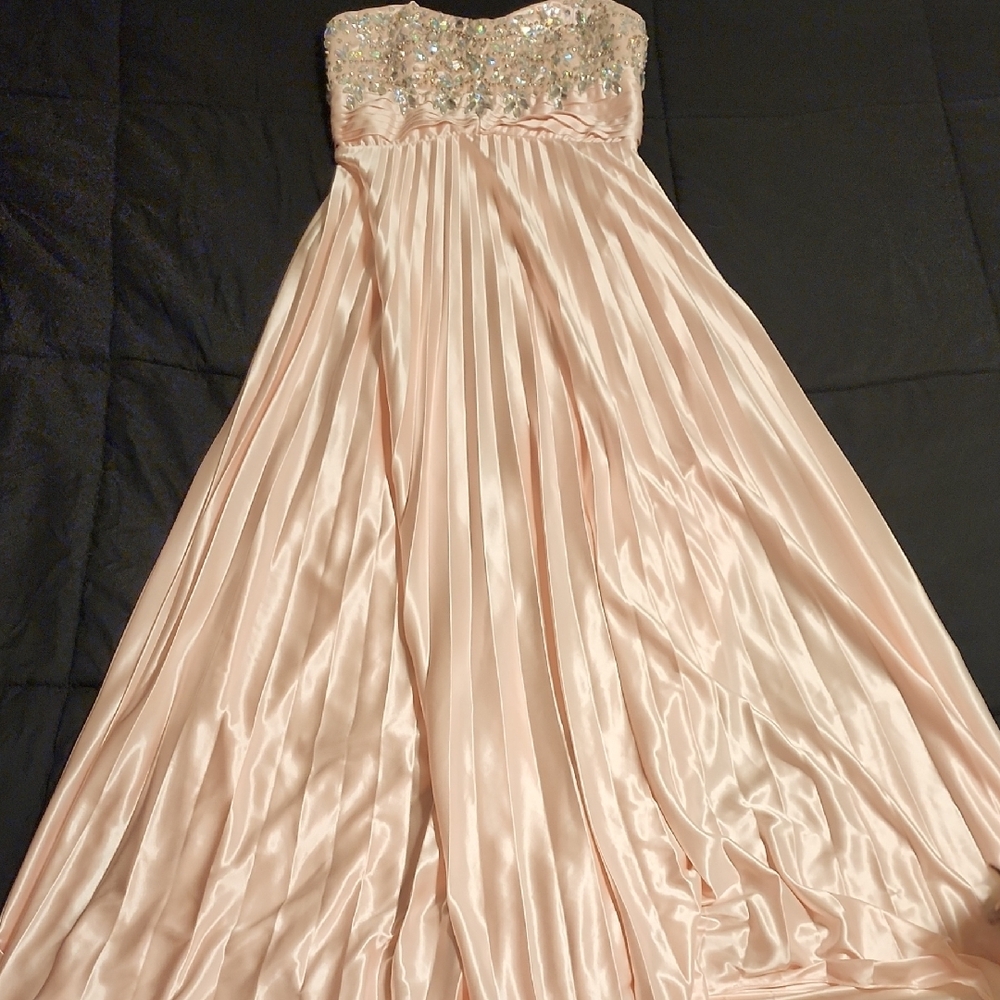 Elegant Strapless Pink Gown with Embellished Bodice